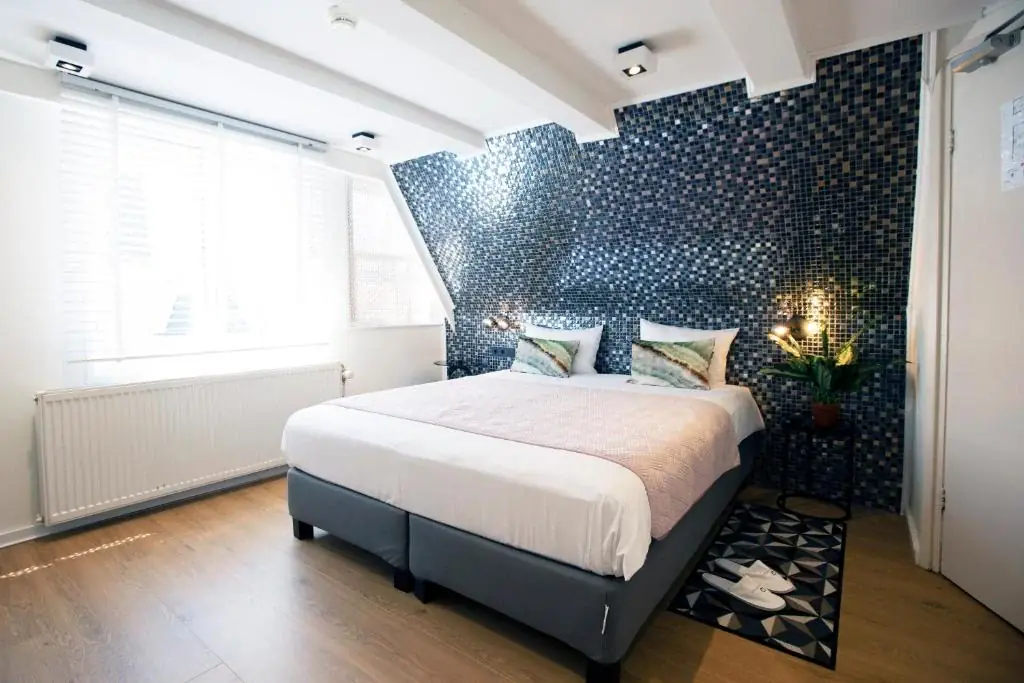 Quentin Golden Bear Hotel