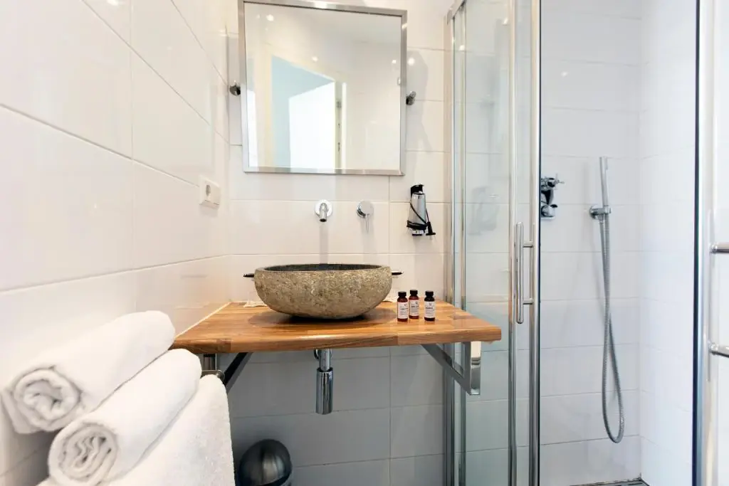 Quentin Golden Bear Hotel